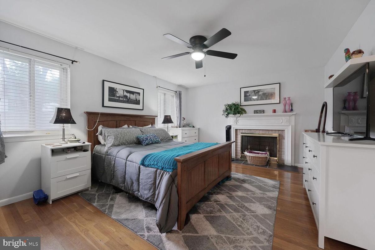 Bedroom, Fireplace, Interior, Wood Texture Flooring