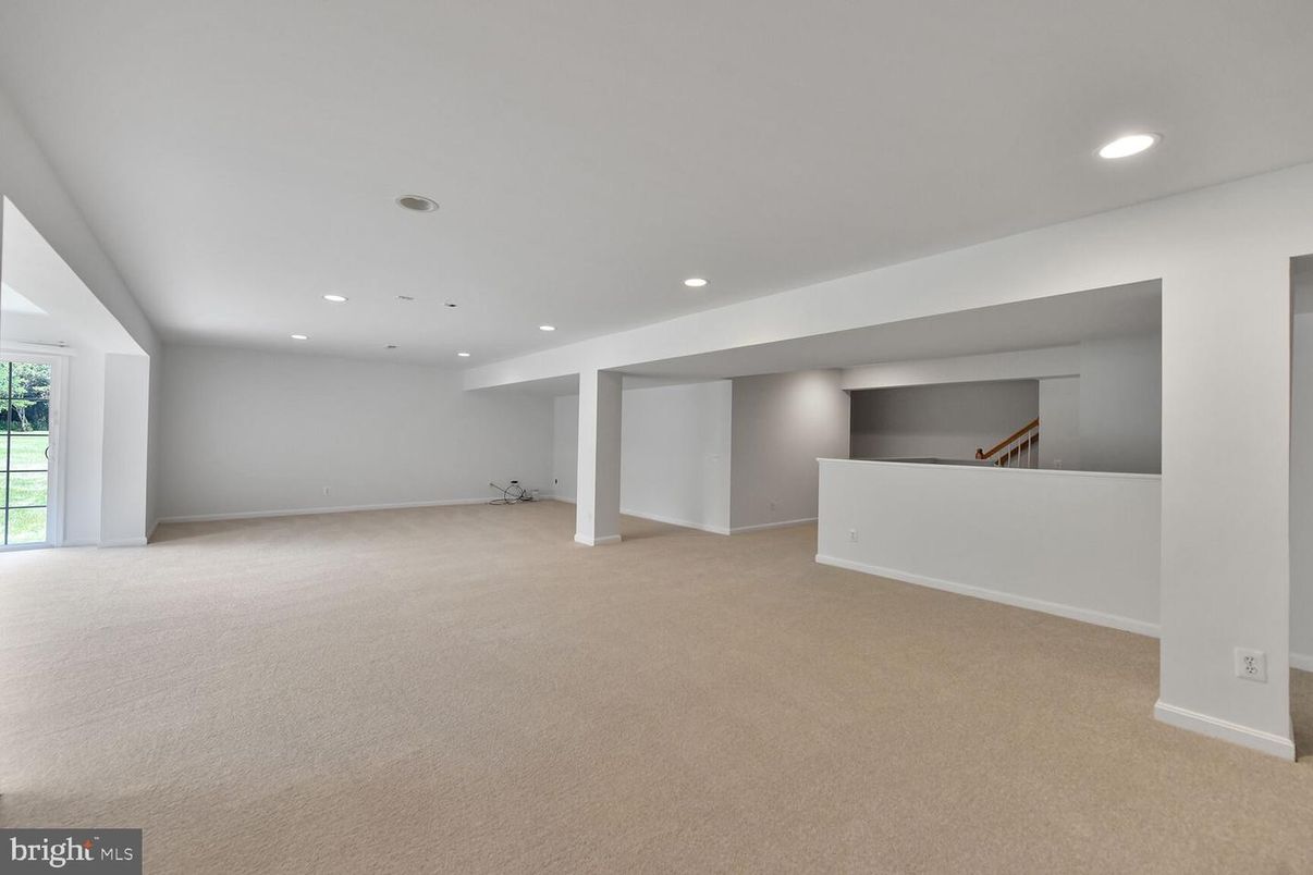 Empty room, Interior, Recessed Lighting