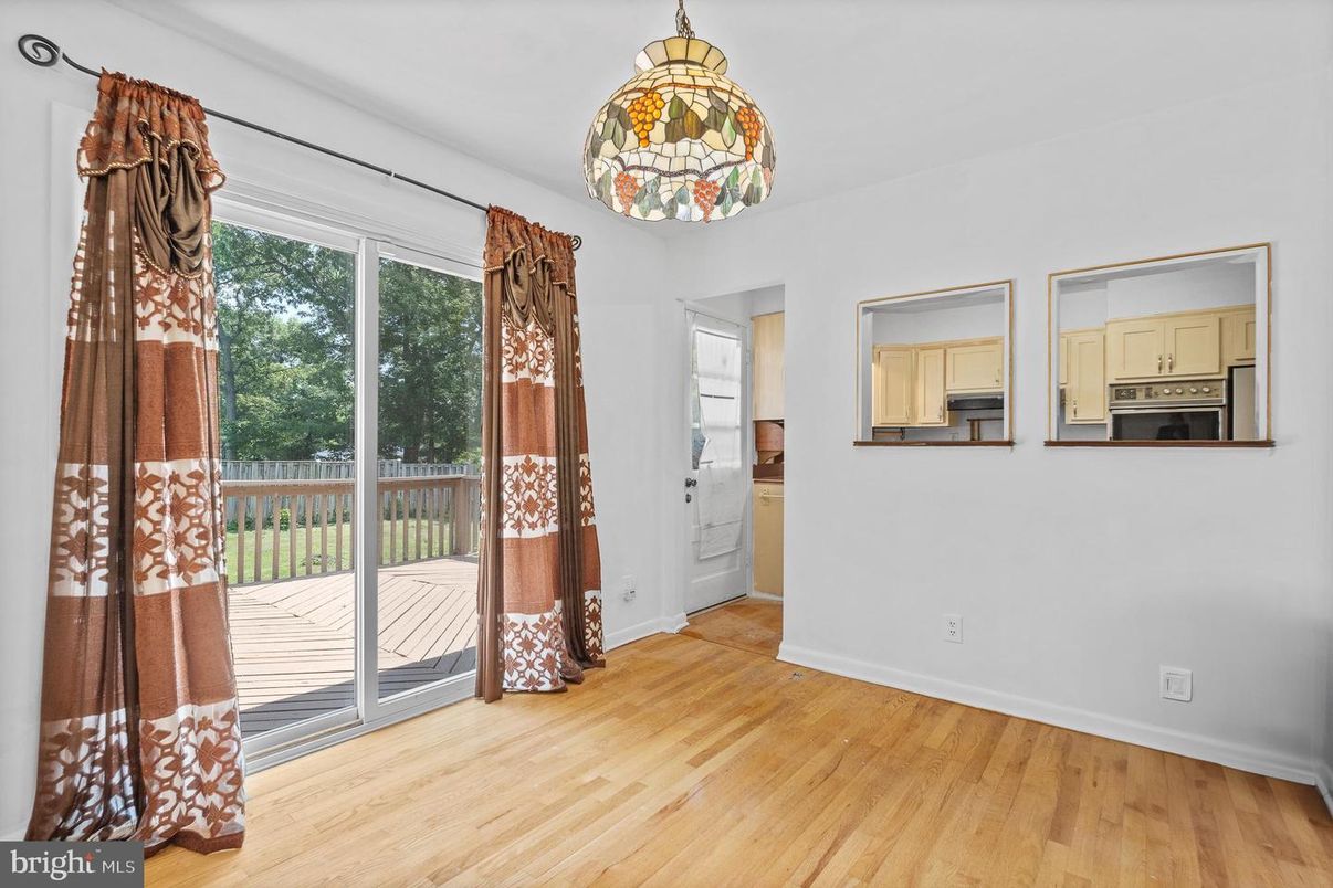 Interior, Pendant Lights, Wood Texture Flooring