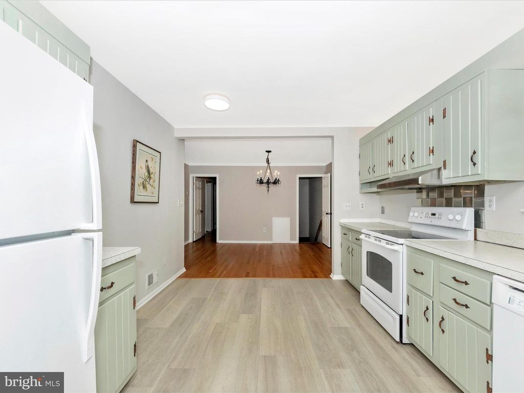Chandelier, Interior, Kitchen, Wood Texture Flooring