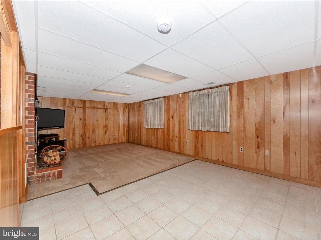 Empty room, Fireplace, Interior, Wooden Walls