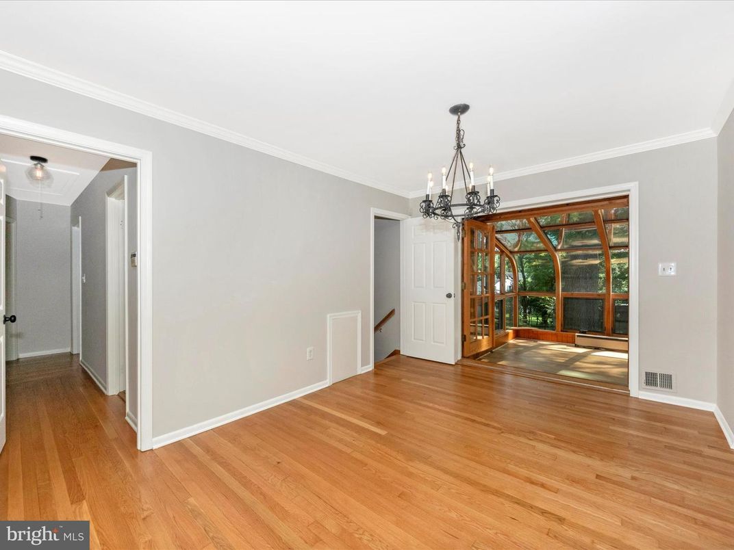 Chandelier, Empty room, Interior, Wood Texture Flooring