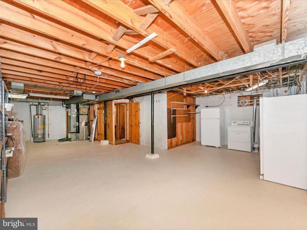Interior, Washer, Wooden Beams, Wooden Ceilings