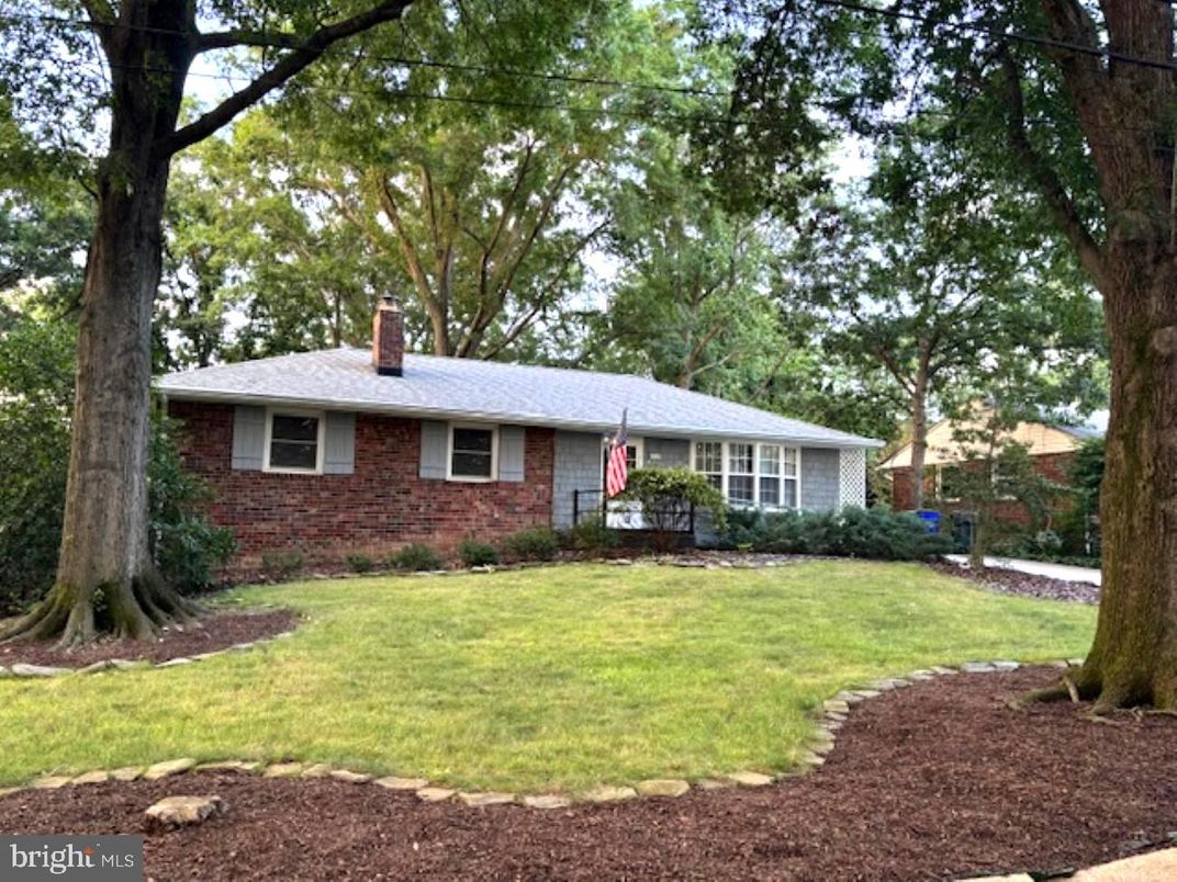 Backyard, Exterior, Facade, Brick Facade, Ranch