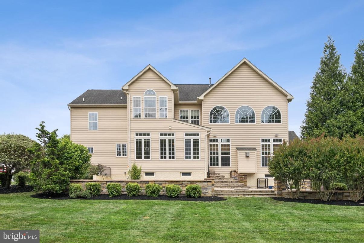 Backyard, Exterior, Facade, Farmhouse