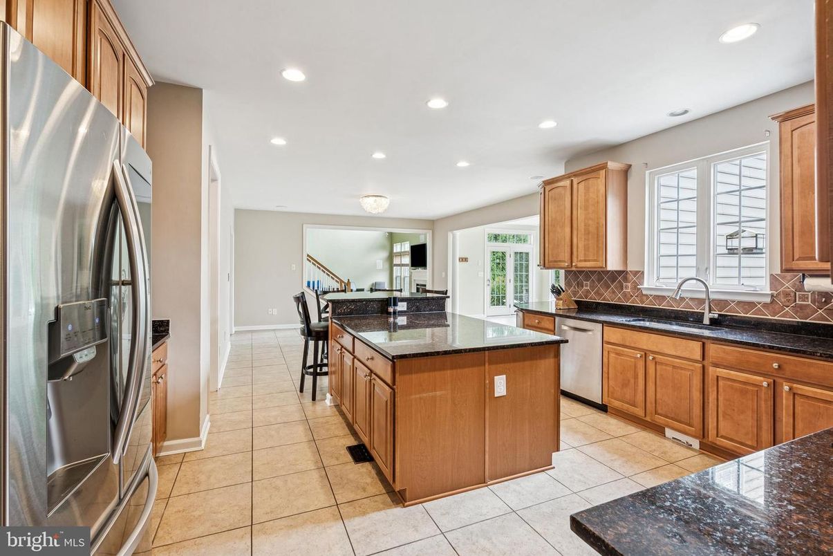 Dining room, Interior, Kitchen, Recessed Lighting, Stainless Steel Appliances