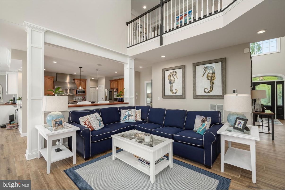 Interior, Kitchen, Living room, Pendant Lights, Recessed Lighting, Stainless Steel Appliances, Wood Texture Flooring