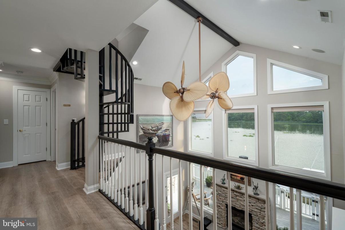 Interior, Recessed Lighting, Wood Texture Flooring