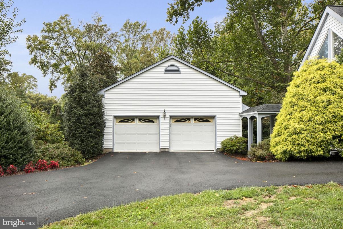Detached Garage, Exterior