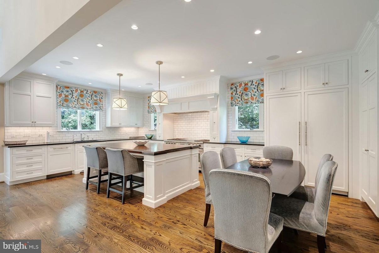 Dining room, Interior, Kitchen, Pendant Lights, Recessed Lighting, Wood Texture Flooring