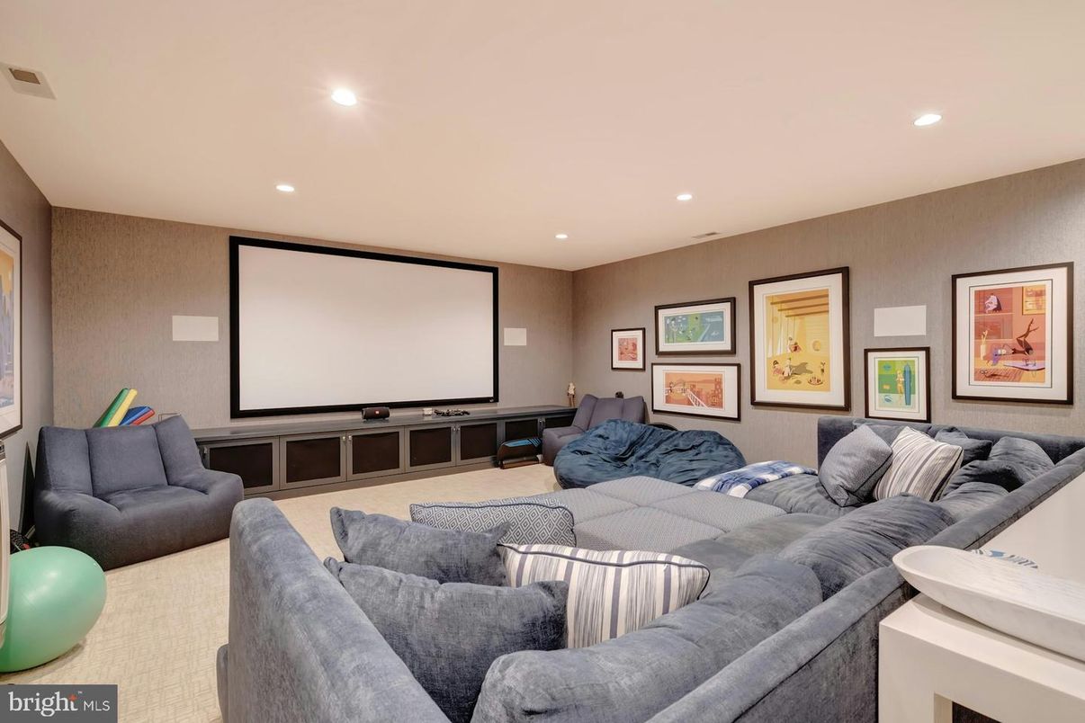 Interior, Projection Screen, Recessed Lighting, Theatre Room