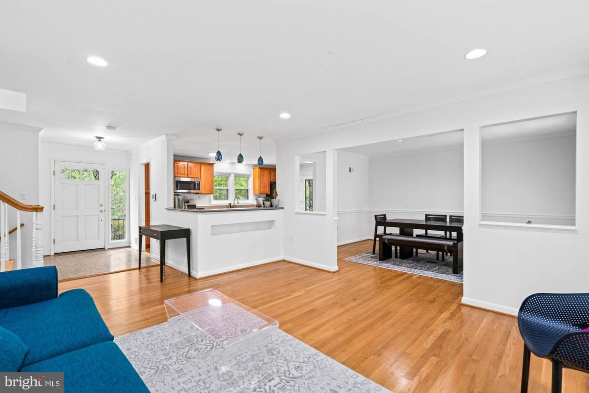 Dining room, Interior, Kitchen, Pendant Lights, Recessed Lighting, Wood Texture Flooring