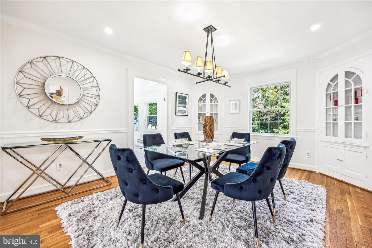 Chandelier, Dining room, Interior, Recessed Lighting, Wood Texture Flooring