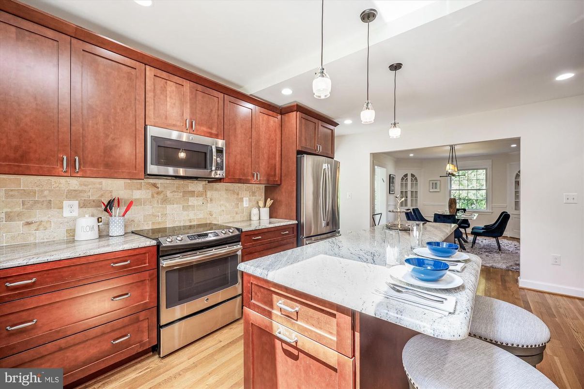 Dining room, Interior, Kitchen, Pendant Lights, Recessed Lighting, Stainless Steel Appliances, Wood Texture Flooring