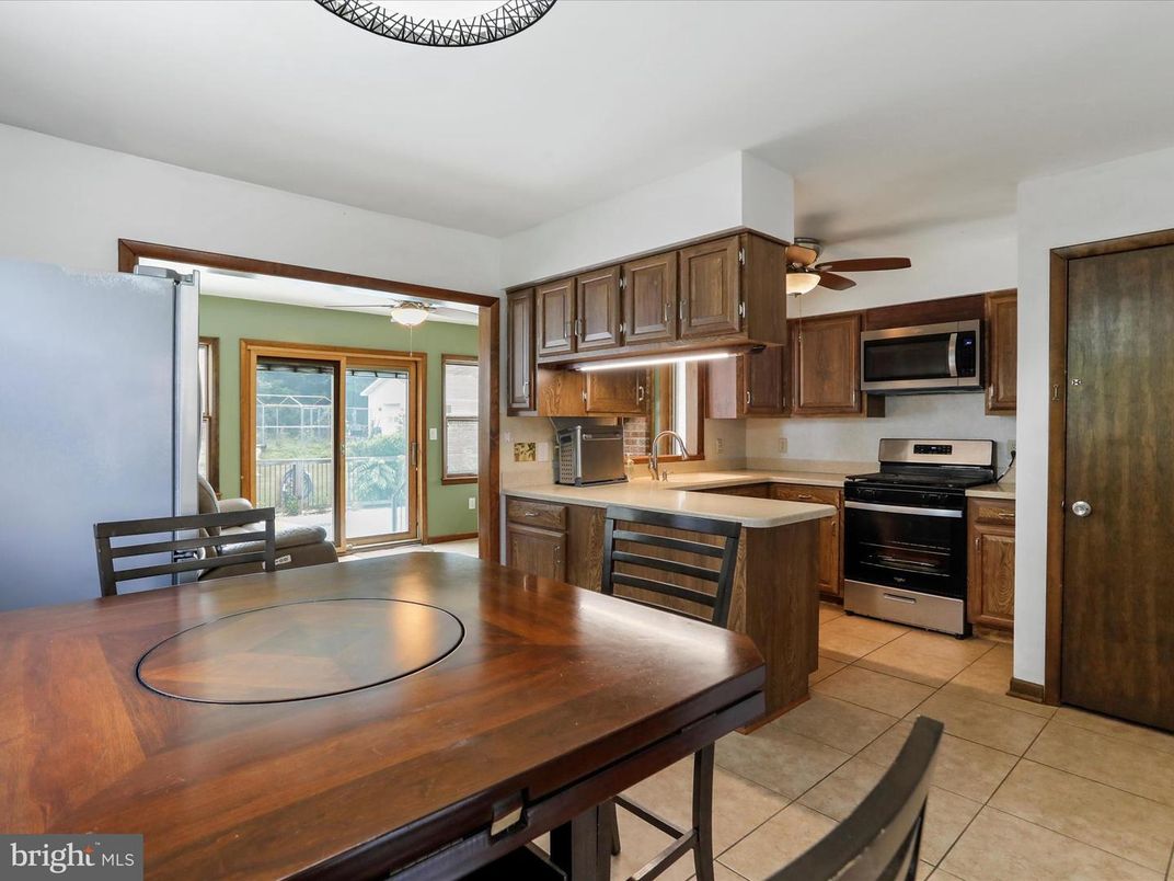 Dining room, Interior, Kitchen, Stainless Steel Appliances
