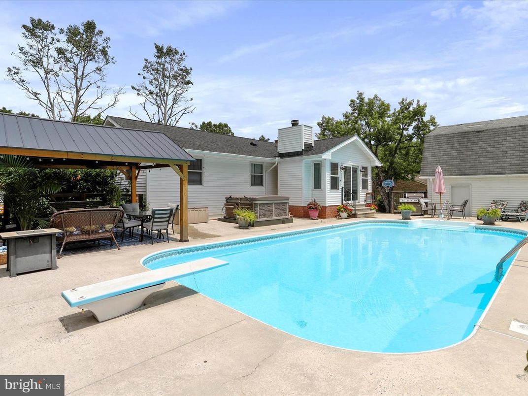 Exterior, Pool