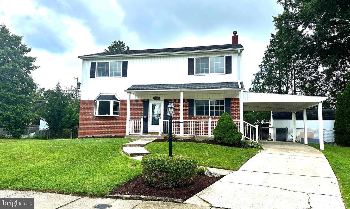 Exterior, Facade, Brick Facade, Split Level