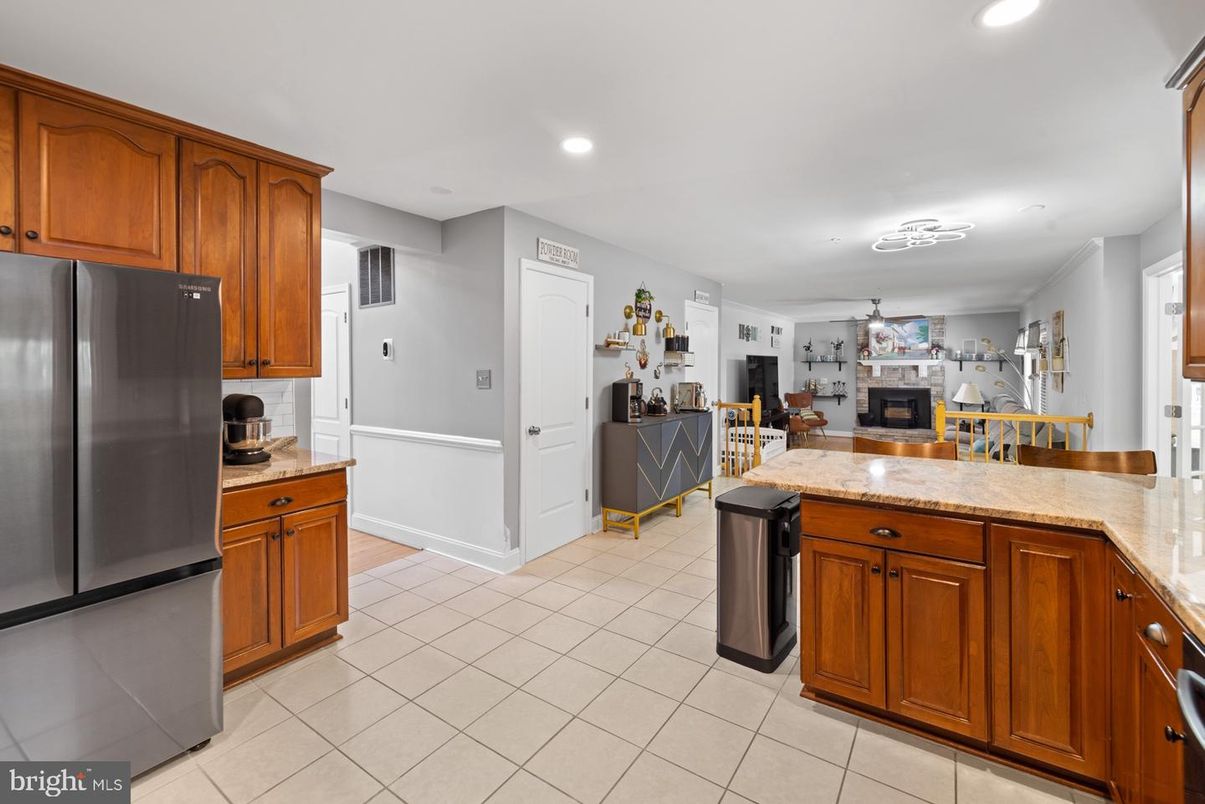 Fireplace, Interior, Kitchen, Recessed Lighting