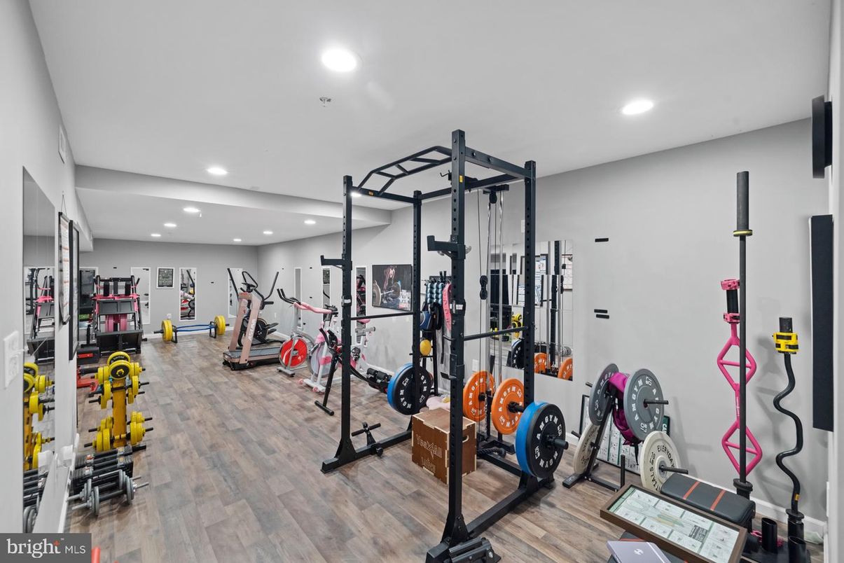 Fitness Equipment, Interior, Recessed Lighting, Wood Texture Flooring