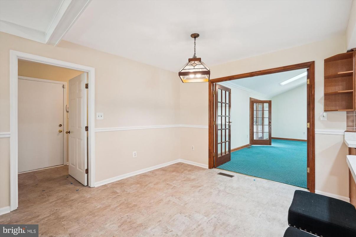 Empty room, Interior, Pendant Lights