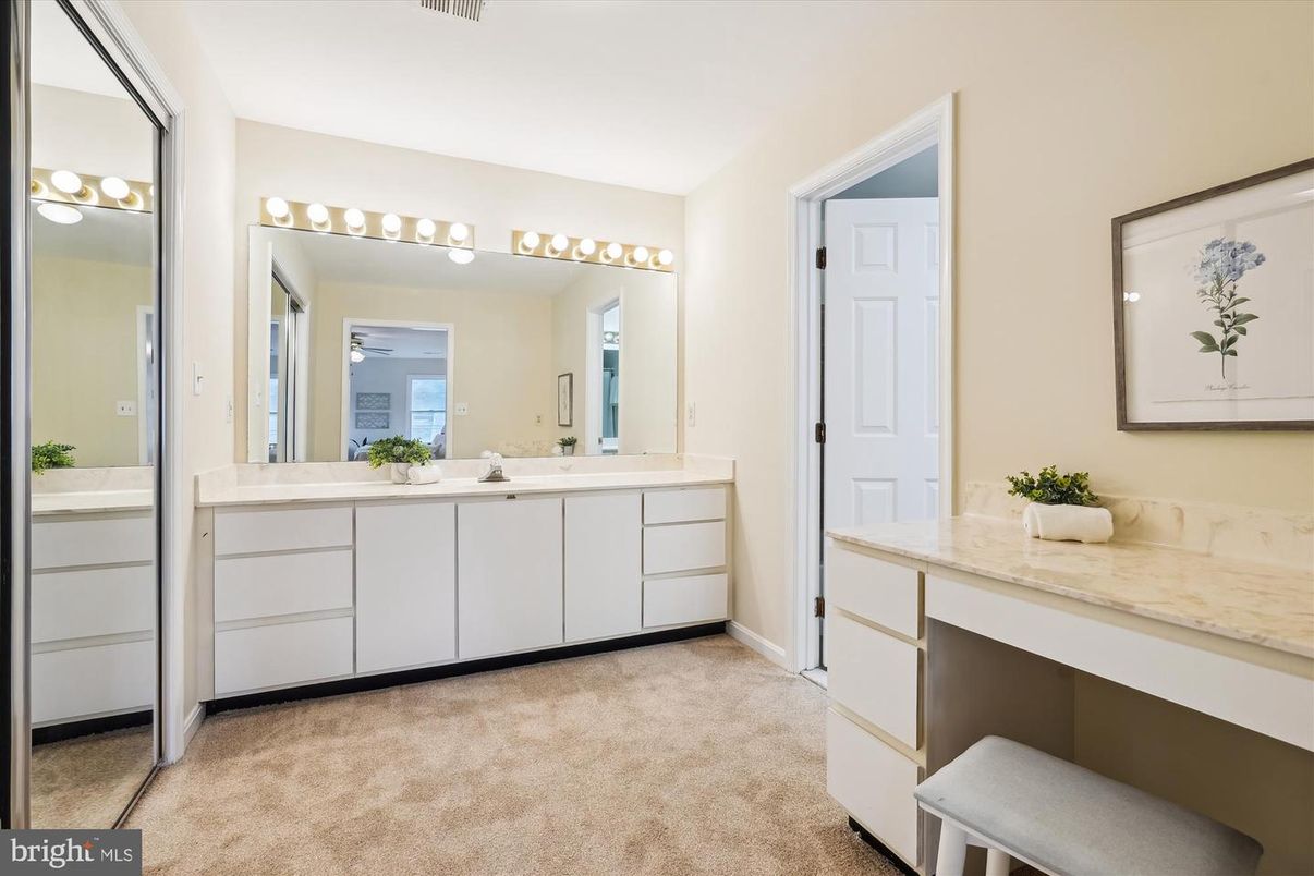 Bathroom, Dual Sink Vanities, Interior