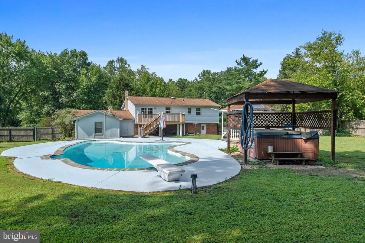 Backyard, Exterior, Hot Tub, Pool