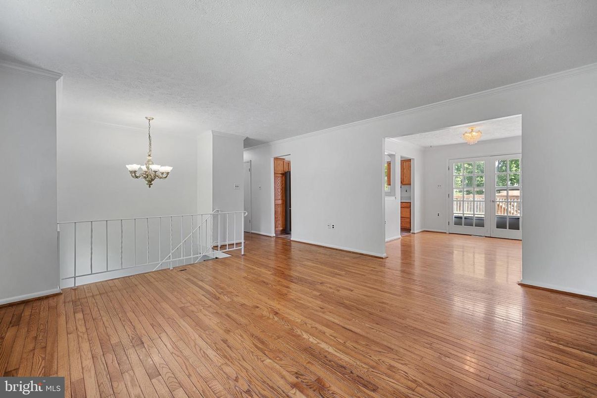 Chandelier, Empty room, Interior, Wood Texture Flooring