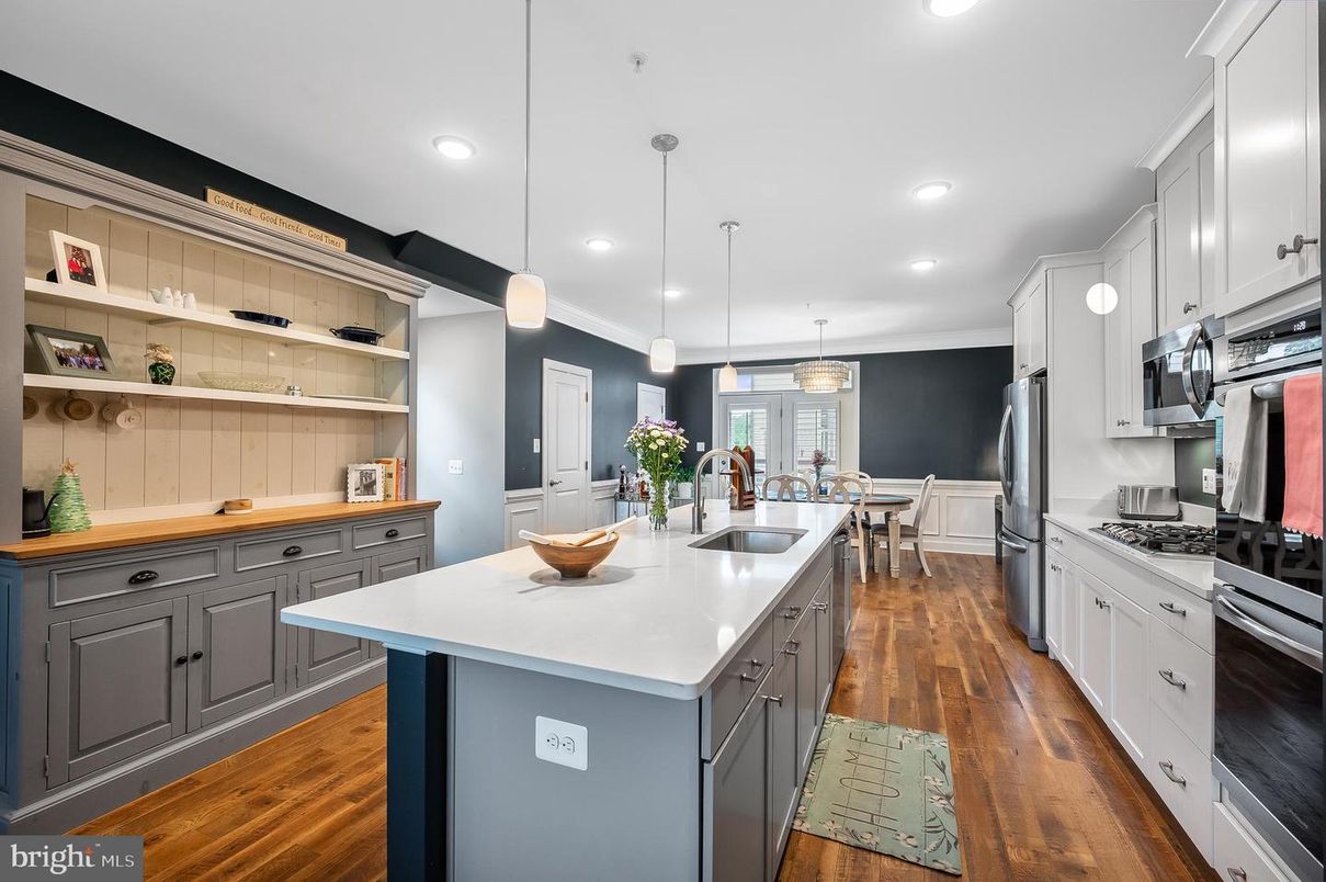 Dining room, Interior, Kitchen, Pendant Lights, Recessed Lighting, Stainless Steel Appliances, Wood Texture Flooring