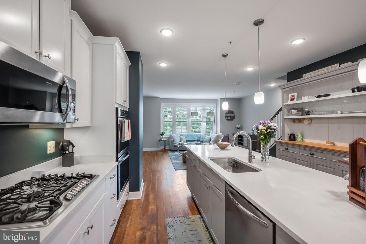 Interior, Kitchen, Living room, Pendant Lights, Recessed Lighting, Wood Texture Flooring