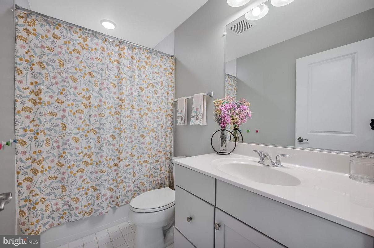 Bathroom, Interior, Recessed Lighting