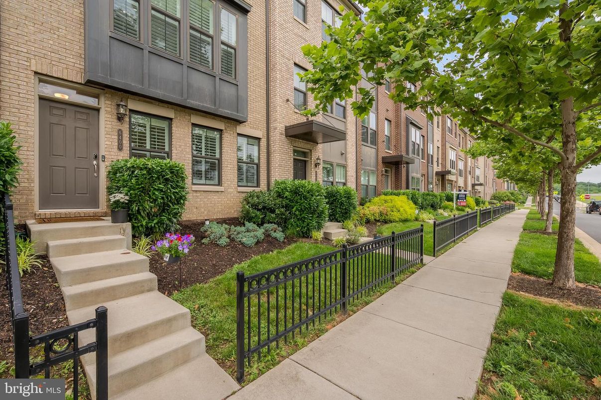 Exterior, Facade, Brick Facade, Rowhouse