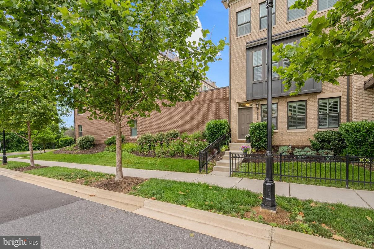 Exterior, Facade, Brick Facade, Rowhouse
