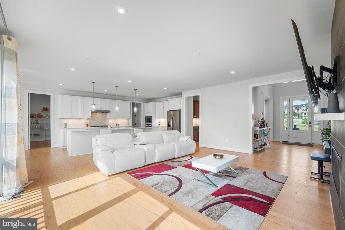 Interior, Kitchen, Living room, Pendant Lights, Recessed Lighting, Stainless Steel Appliances, Wood Texture Flooring