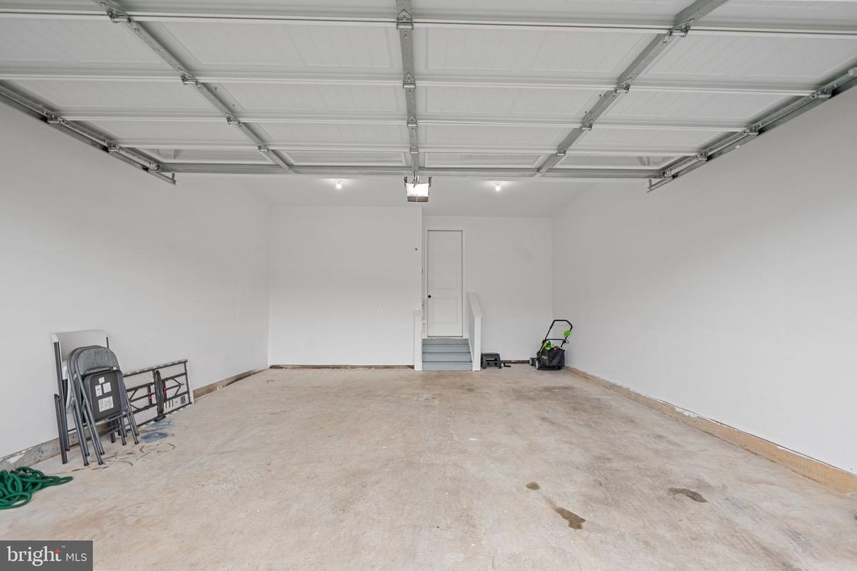 Garage, Interior