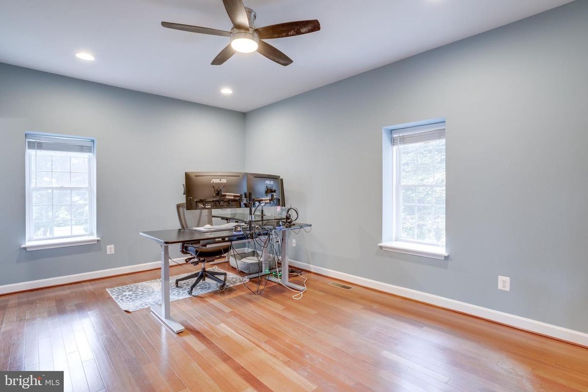 Home Office, Interior, Recessed Lighting, Wood Texture Flooring