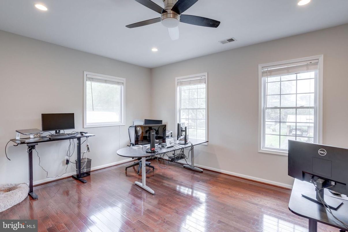 Home Office, Interior, Recessed Lighting, Wood Texture Flooring