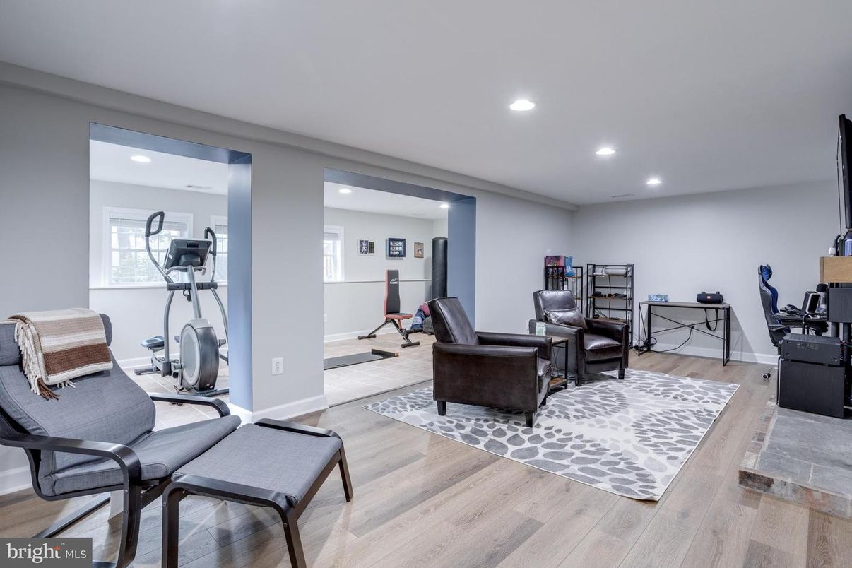 Fitness Equipment, Interior, Recessed Lighting, Wood Texture Flooring