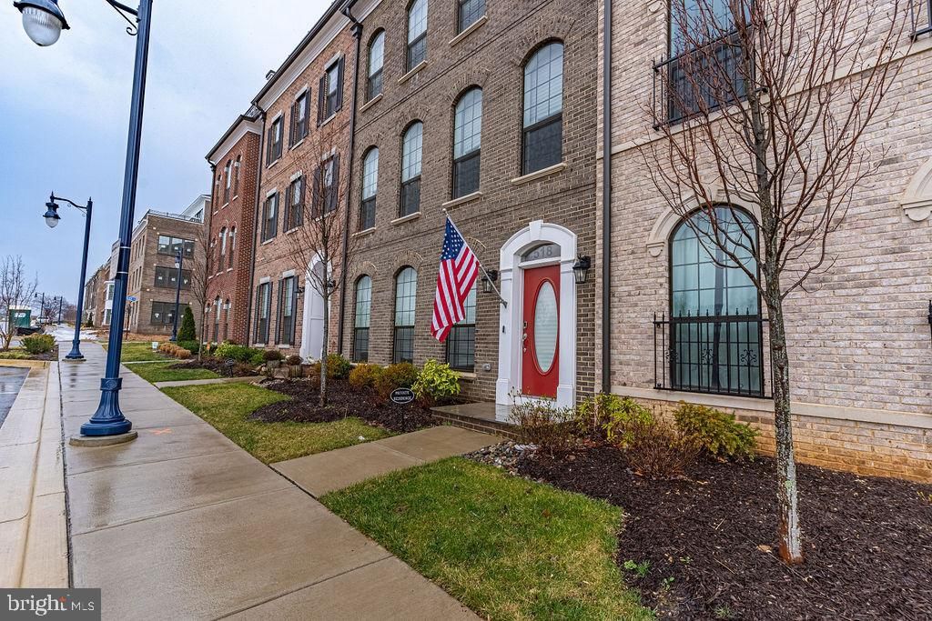 Exterior, Facade, Brick Facade, Rowhouse