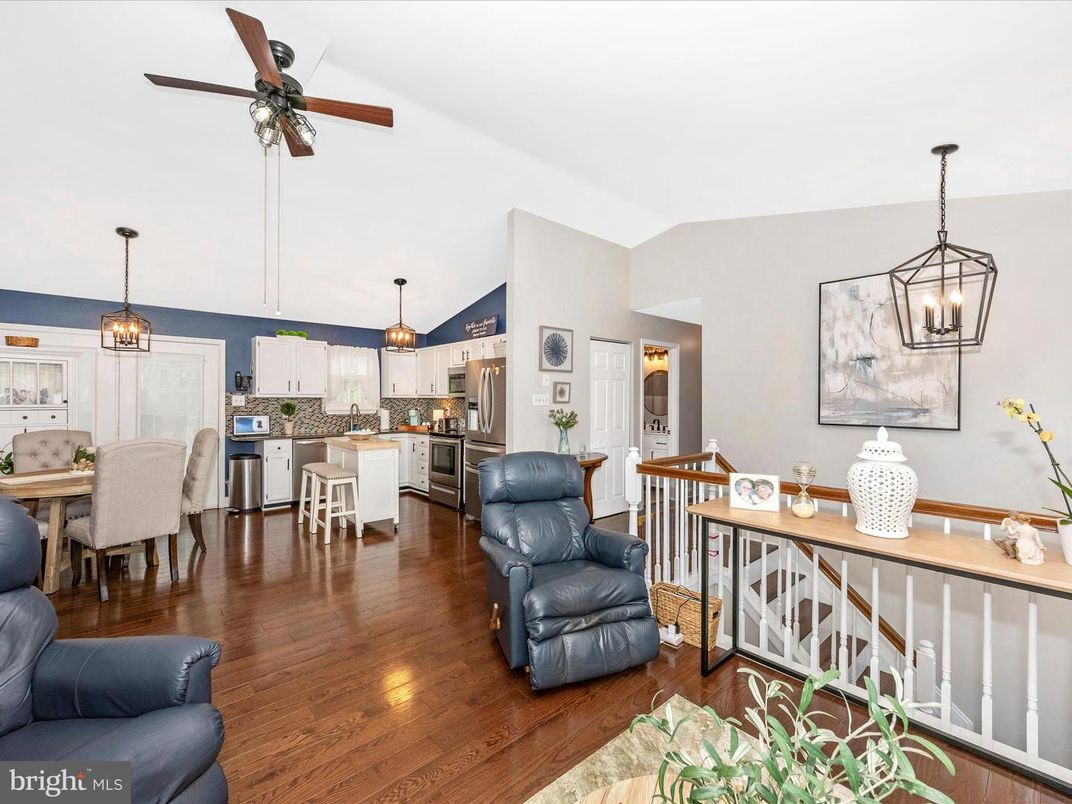 Dining room, Interior, Kitchen, Pendant Lights, Wood Texture Flooring
