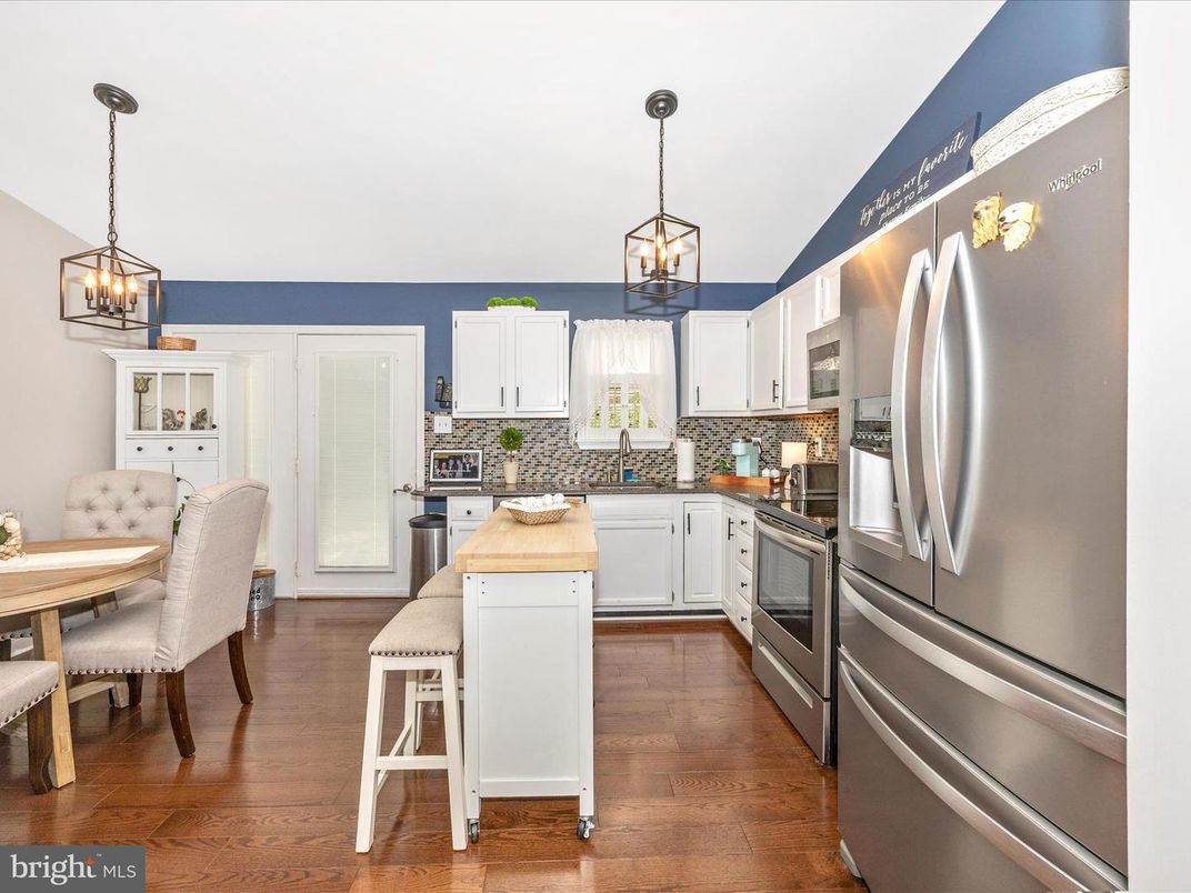 Dining room, Interior, Kitchen, Pendant Lights, Stainless Steel Appliances, Wood Texture Flooring