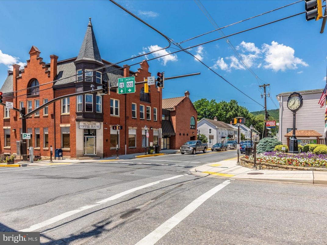 Exterior, Facade, Brick Facade, Queen Anne Victorian