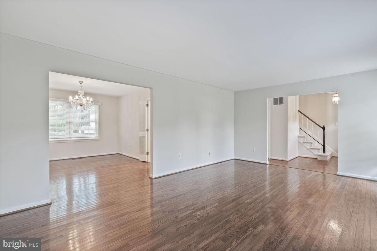 Chandelier, Empty room, Interior, Wood Texture Flooring