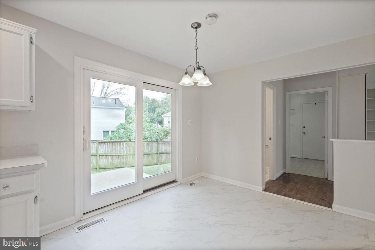 Chandelier, Empty room, Interior, Marble, Pendant Lights