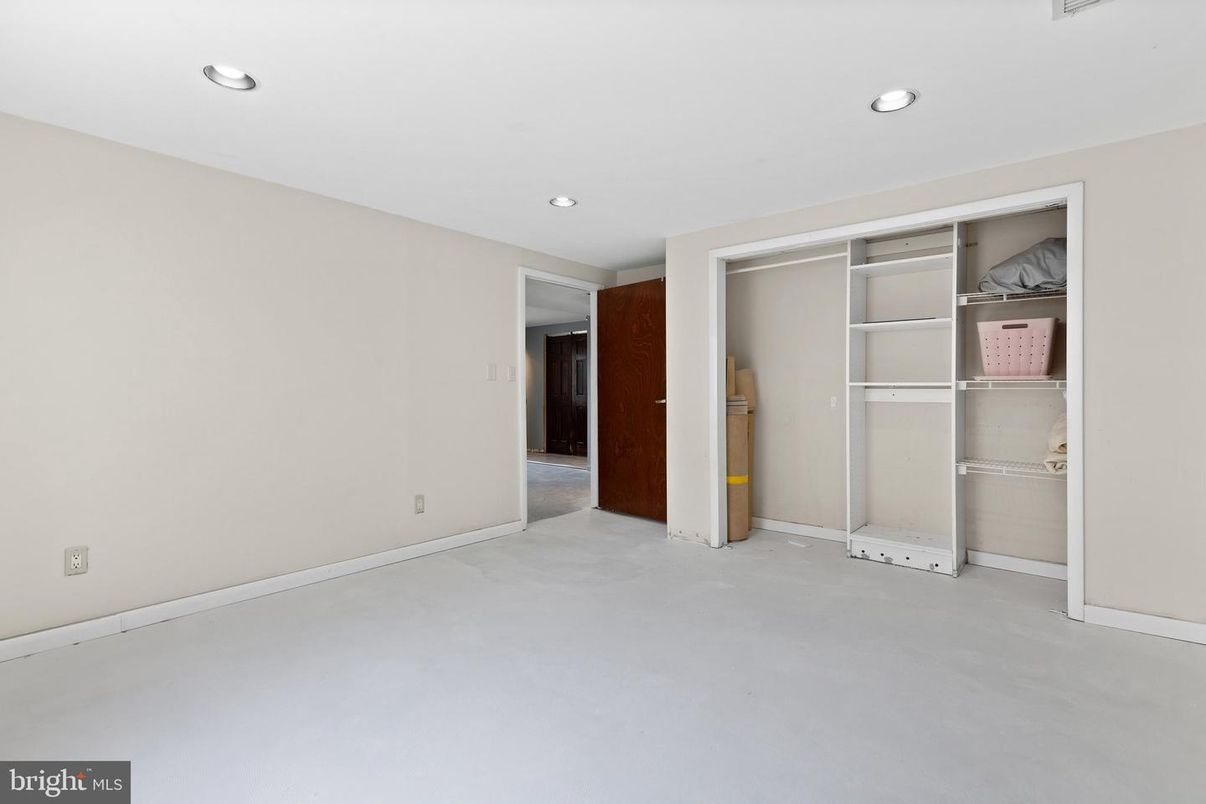 Empty room, Interior, Recessed Lighting
