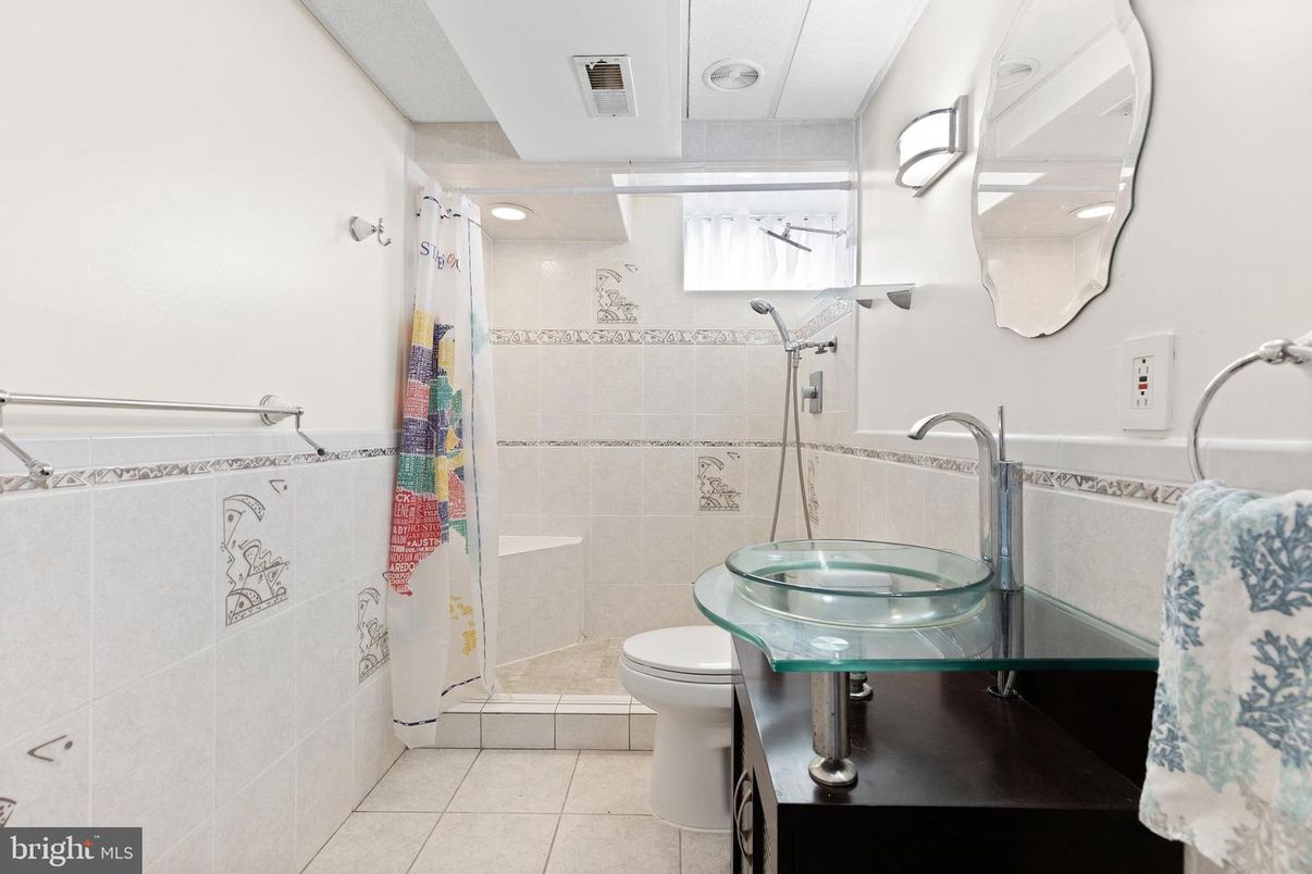Bathroom, Interior, Recessed Lighting