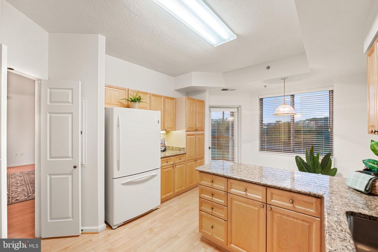 Interior, Kitchen, Pendant Lights, Wood Texture Flooring