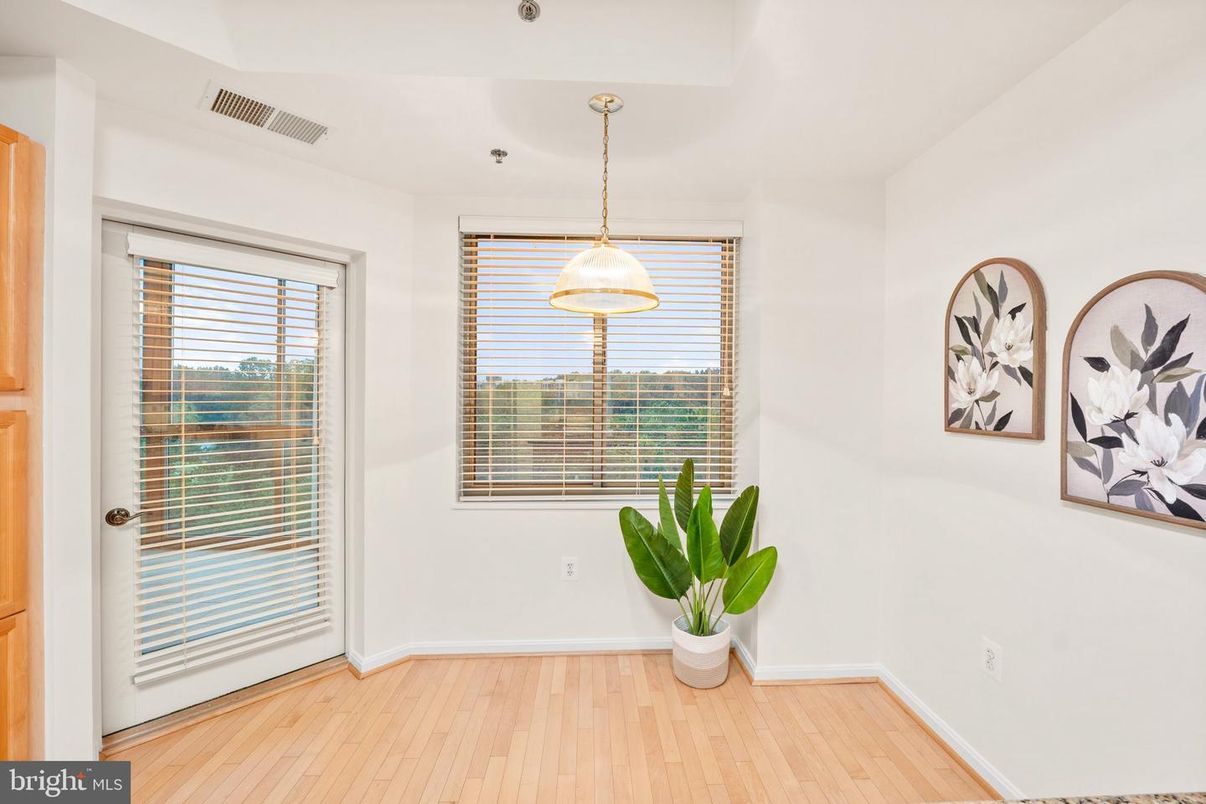 Interior, Pendant Lights, Wood Texture Flooring