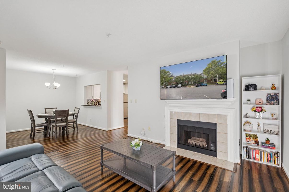 Chandelier, Dining room, Fireplace, Interior, Wood Texture Flooring