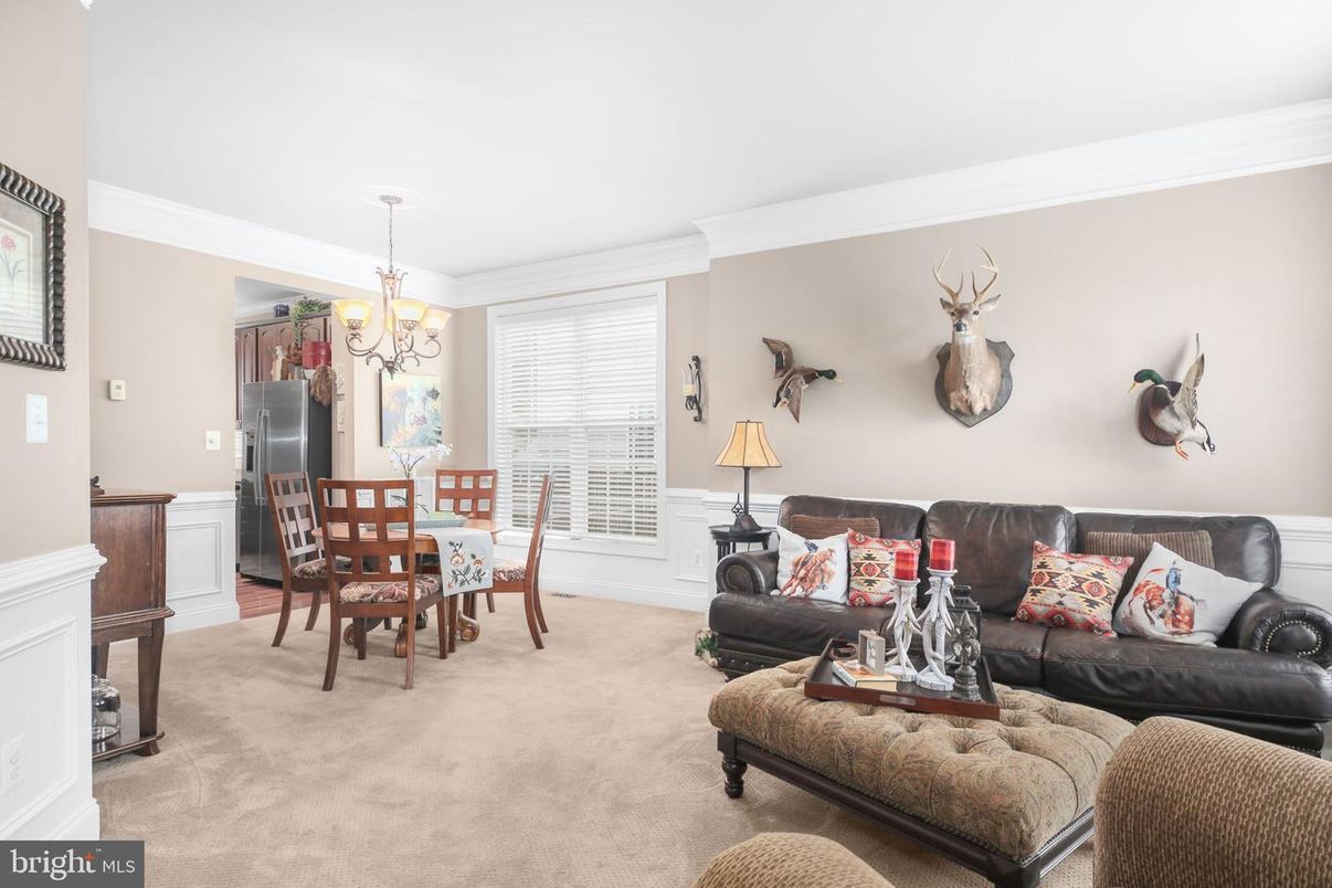 Chandelier, Dining room, Interior, Living room