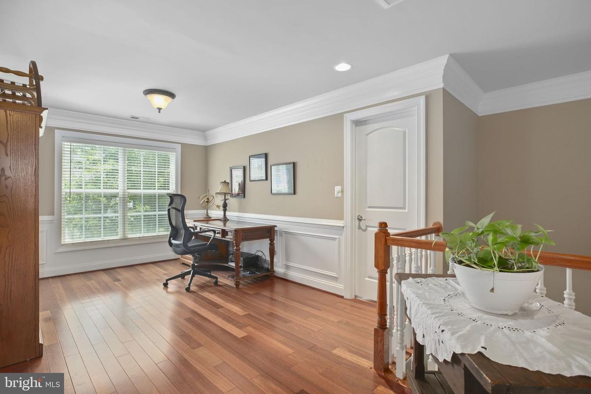 Home Office, Interior, Recessed Lighting, Wood Texture Flooring